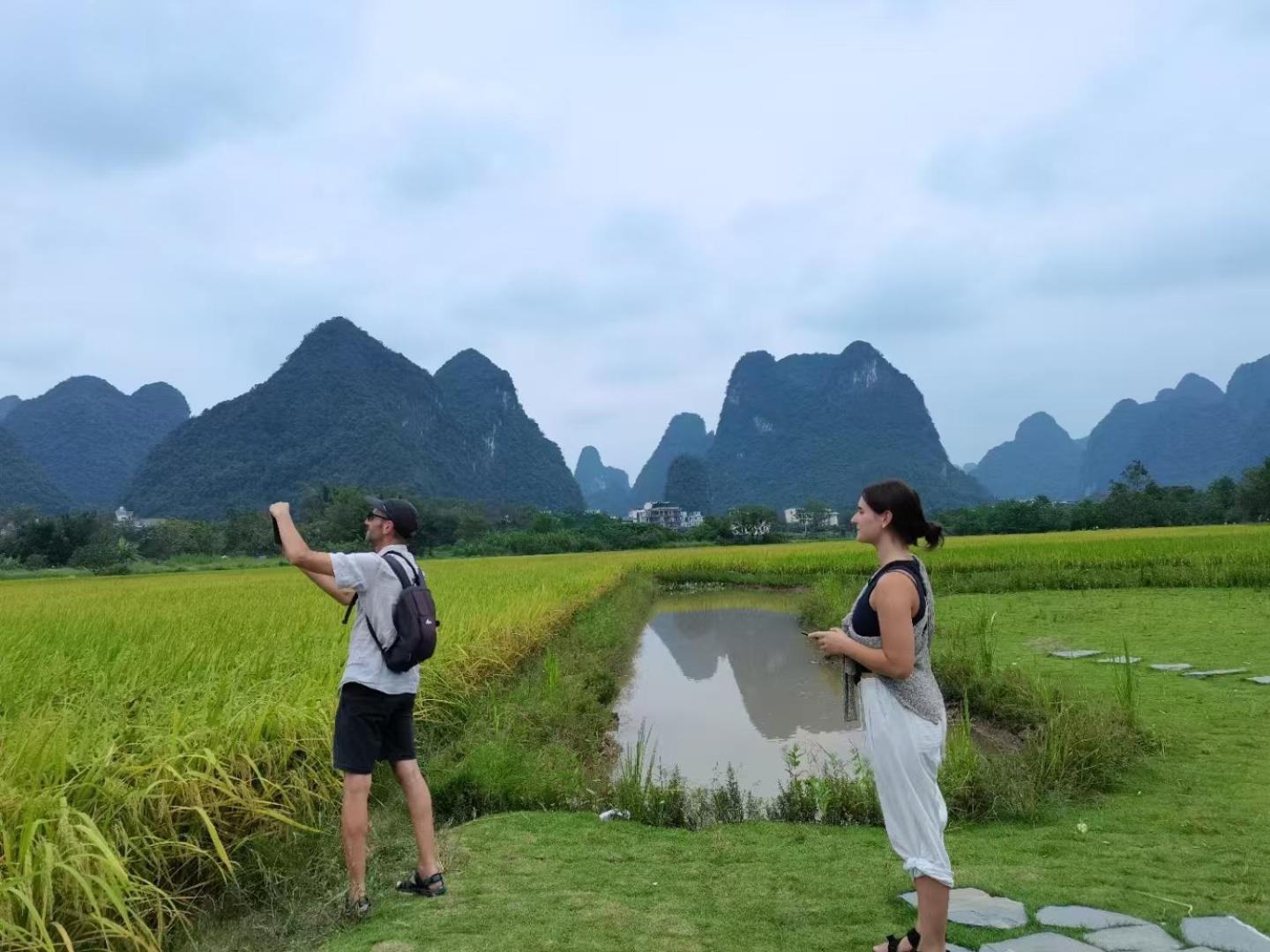 Yangshuo Fortune Lake Inn- One Way Free Pick Up From Airport Or Ts Over 3 Nights Esterno foto